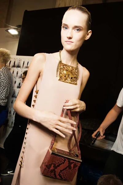 Look 75